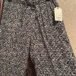 NWT St. John’s Bay Black Snake Print wide leg palazzo pants. Elastic waist.